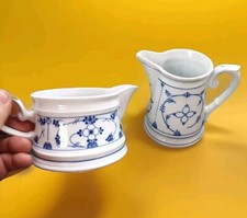 zwei Saucieren Porzellan