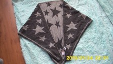 hübsche Stola-Poncho-Dreiecktuch-Strick-Grau-Sterne-STREET ONE-Silber Akzente