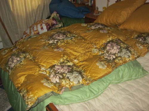 Gemustertes steppbett - ,