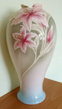 neuwertige 3D- Porzellanvase