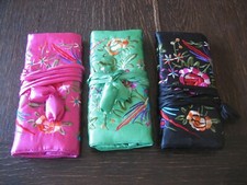 wunderschöne Schmuckrolle Schmuck Etui für die Reise bestickt  Traum in Grün