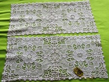 2 Zierdeckchen rechteckig, beigefarben, Plauener Maschinenspitze, neu