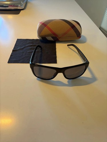 Burberry sonnenbrille mit etui - burberry,