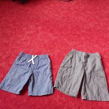 2 kurze Hosen Junge 122 und
