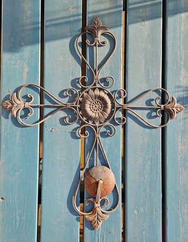 Metallkreuz mit kerzenhalter - metallkreuz,