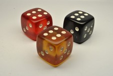 3 alte Würfel Bakelit Catalin DDR ?? schwarz rot gelb ca 3,6cm zusammen ca 155gr