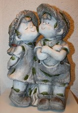 Dekoration Gartenkinder stehend in einer Figur 43 cm h Magnesia antikgrau/grün