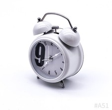 IKEA LYSSNA Retro Wecker Tischuhr Tischwecker mit Batterie | Schwarz & Weiß