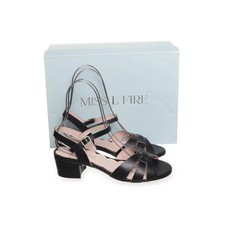 Miss L-Fire, Sandaletten