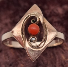 Eleganter 333 Gold Ring (8K) Koralle, filigranes Design, Vintage, punziert Gr 52