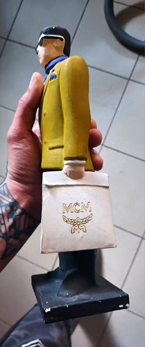 Mcm figur mann gelben - gelben, anzug