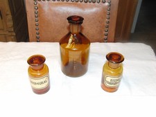 Drei Apothekerflaschen braun