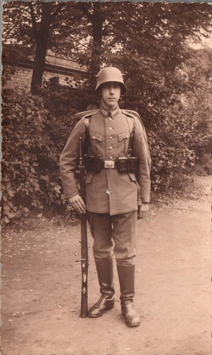 Foto junger soldat - foto, stahlhelm