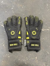 Matchworn Torwarthandschuhe ben Voll mit Unterschrift