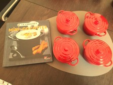 Le Creuset  Steinzeug 4 Mini-Cocottes Classic Kirschrot mit Rezeptbuch