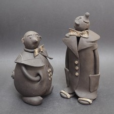 humorvolles  Figurenpaar aus Ton Keramik Kunst, handgemacht signiert G. Stern
