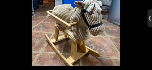 Schaukelpferd aus holz - aus,