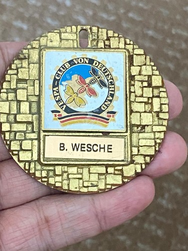 Goldfarbene plakette des vespa - goldfarbene,
