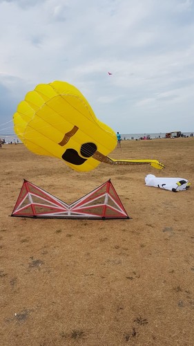 New tech kites flying - new,