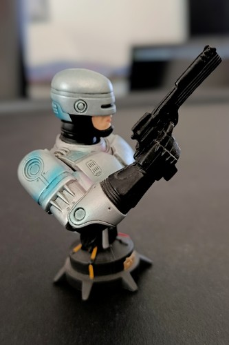 Büste robocop mit auto - robocop,
