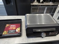 Ninja Sizzle Grillplatte und Plancha GR101EU Kontaktgrill mit 4 Formen für Eier 