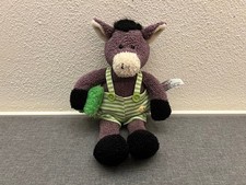 Sunkid Esel mit Kissen grün gestreifte Latzhose Schlenkerbeine 30cm Stofftier