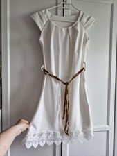 WEIßES KURZES KLEID MIT SPITZE UND BRAUNEN BAND SOMMERKLEID TUNIKA OBERTEIL BOHO