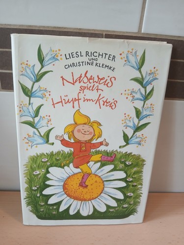 Naseweis spielt hüpf - hüpf, kreis