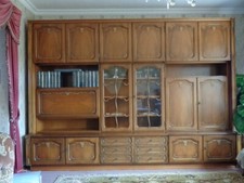 Wohnzimmerschrank, Warrings Stilmöbel - Nußbaum Antik Breite 314cm