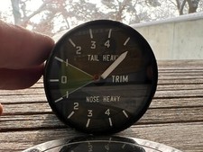 Flugzeug-Bordinstrument - Trim