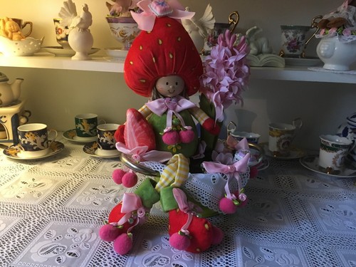 Deko erdbeeren mädchen sieb - erdbeeren,