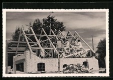 Foto-AK Tischler während der Mittagspause auf dem Dachstuhl 