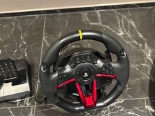 Rennlenkrad und Pedale