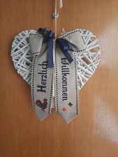 Rattanherz mit handgestickter