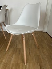 vier Esszimmerstühle