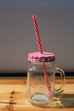 Henkelglas mit Schraubdeckel &