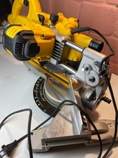 DEWALT DWS774-QS Kabelgebundene Gehrungssäge – 1400-W