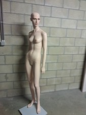 2. John Nissen Realistische Schaufensterpuppe – Mannequin