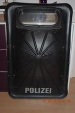 Polizeischild Schutzschild Polizei schwarz Alt Hundertschaft Einsatz