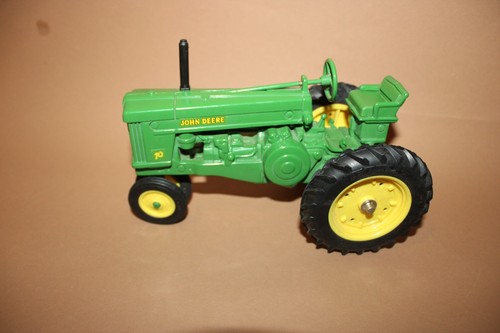Ertl traktor john - 1:16,