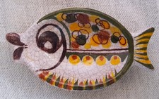 Schleiss Keramik Gmunden Miniatur Wandhänger Fisch, Handgemalt, 1950er, 9 x 5 cm