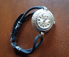 Schöne Damenuhr GUB