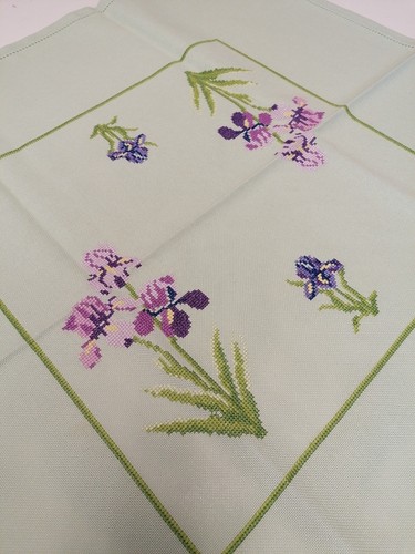 Tischdecke handgestickt