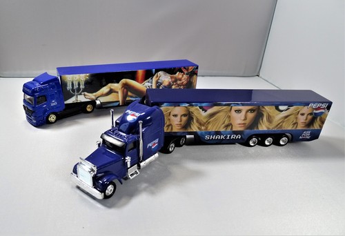 2verschiedene werbetruck