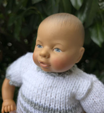 Rothkirch Puppe 30 cm Babypuppe blaue Augen, in grau/weiß, Künstlerpuppe, Doll