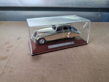 Pierce Silver Arrow Modellauto Silber Sportwagen Oldtimer mit Haube und Sockel