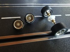 Carrera Digital 132 Ford Capri Zakspeed 30831 30832 --  Achsen + Reifen --  NEU