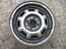 Eine Stahlfelge BMW 3er E21