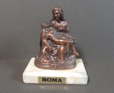 Original Roma Pieta Statue auf Marmorsockel, Michelangelos Skulptur, ca.1950er
