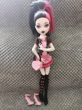 Monster High Draculaura aus